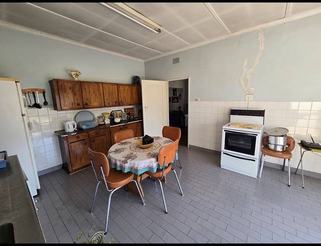 3 BEDROOM FREEHOLD FOR SALE IN REWLATCH